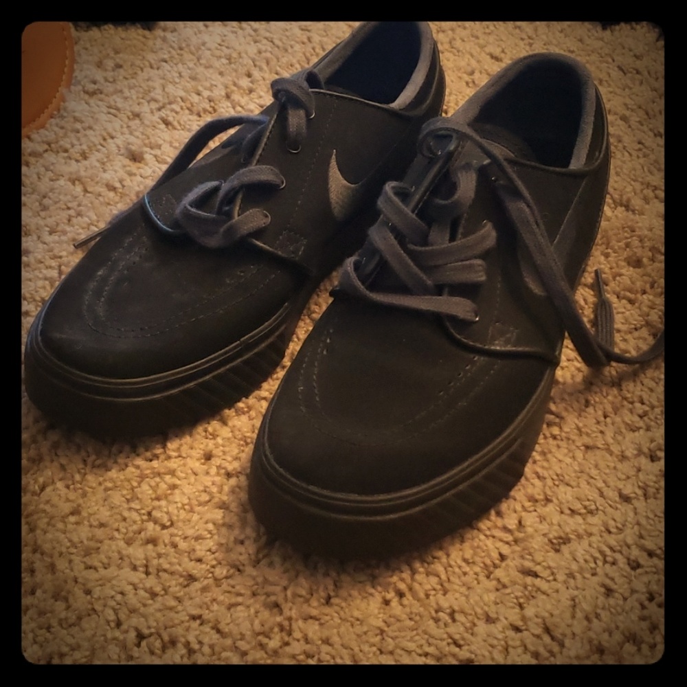 NWOT Nike Janoskis